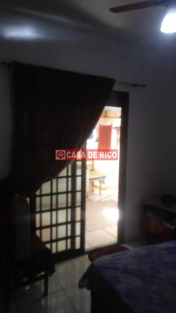 Casa à venda com 3 quartos, 68m² - Foto 2