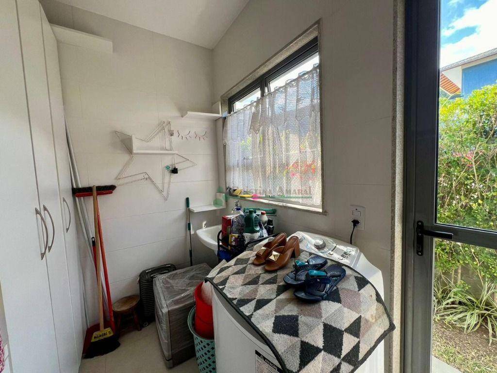 Casa de Condomínio à venda com 3 quartos, 210m² - Foto 29