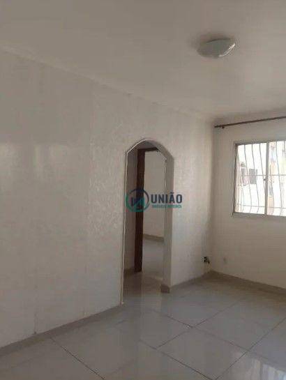 Apartamento à venda com 2 quartos, 70m² - Foto 3