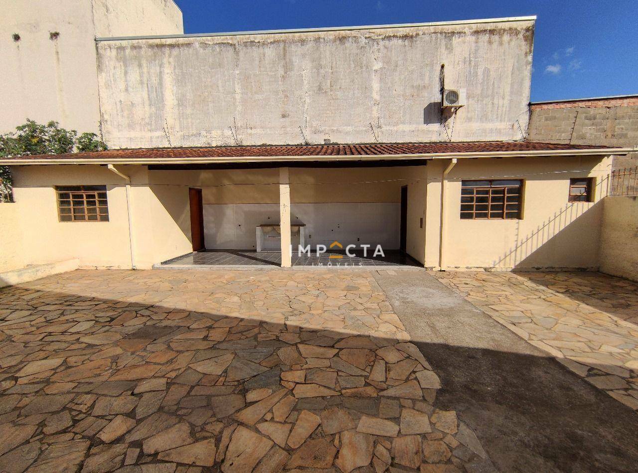 Casa à venda com 4 quartos, 177m² - Foto 2