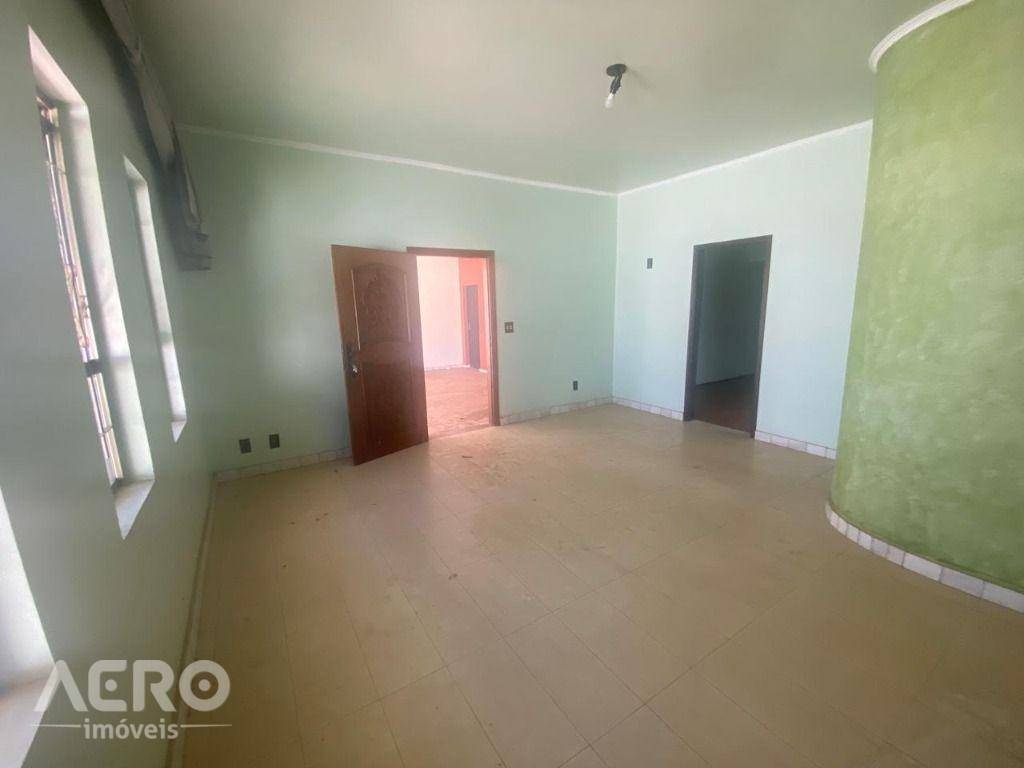 Casa para alugar com 3 quartos, 280m² - Foto 9