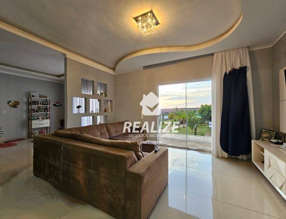 Casa à venda com 5 quartos, 270m² - Foto 1