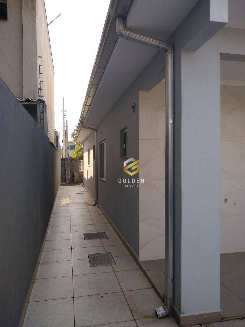 Casa de Condomínio à venda com 3 quartos, 140m² - Foto 2