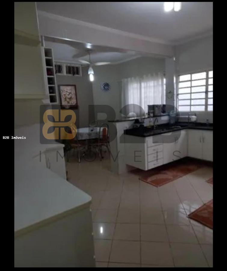 Casa à venda com 3 quartos, 196m² - Foto 6