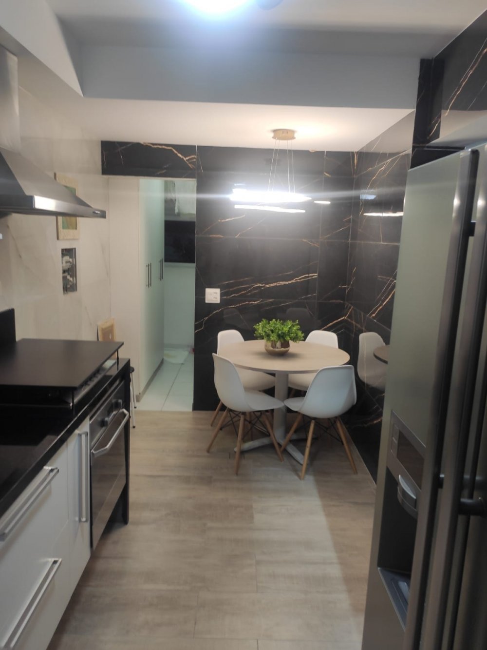 Apartamento à venda com 3 quartos, 98m² - Foto 2