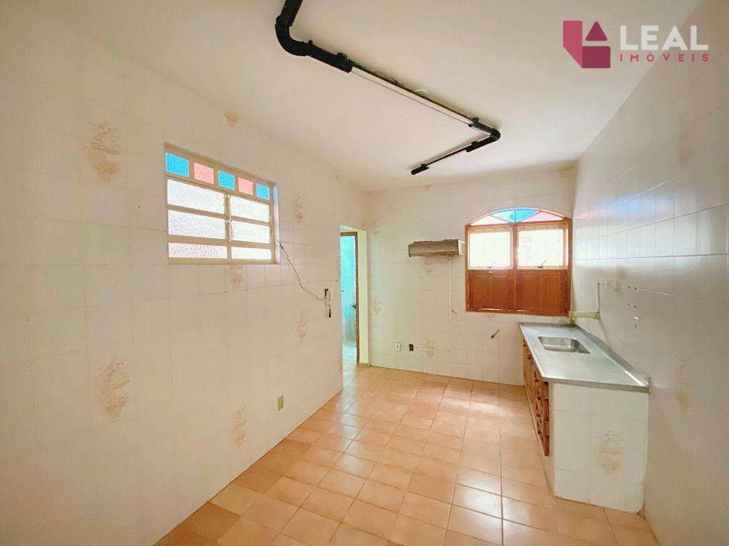 Casa à venda com 4 quartos, 240m² - Foto 27