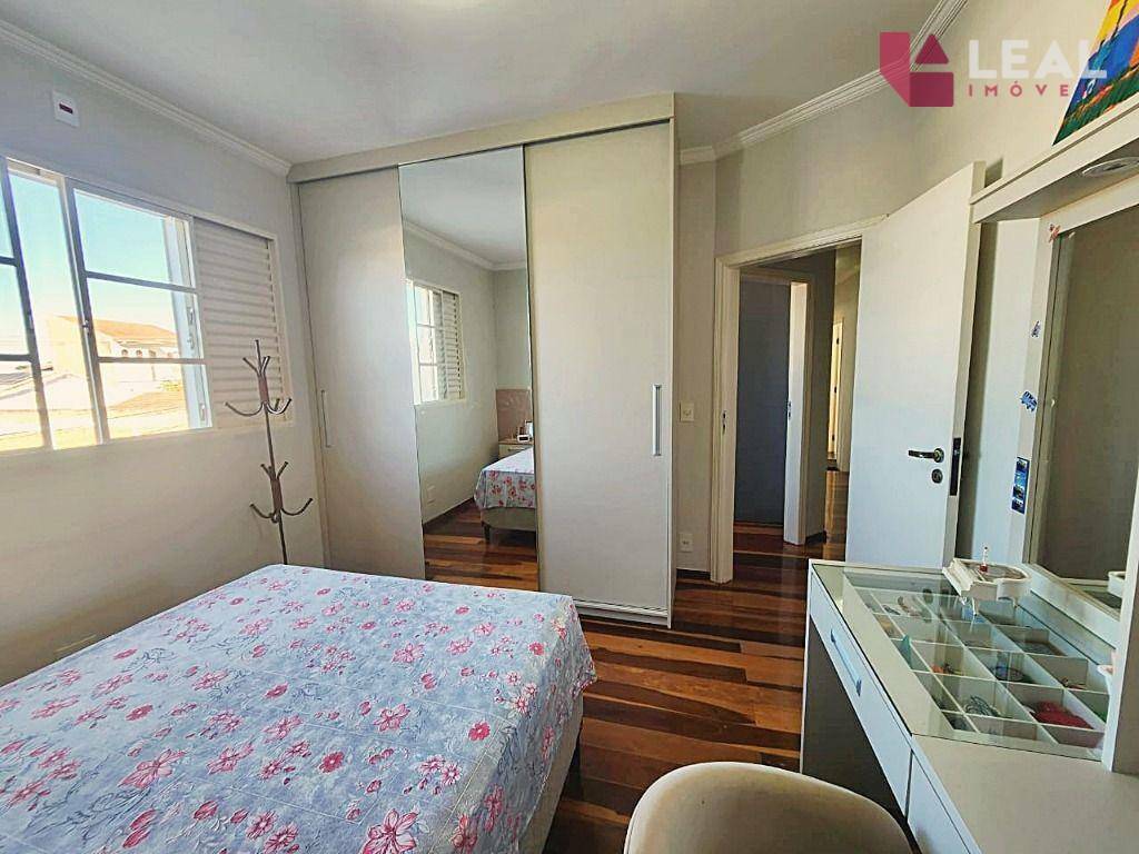 Casa à venda com 4 quartos, 346m² - Foto 21