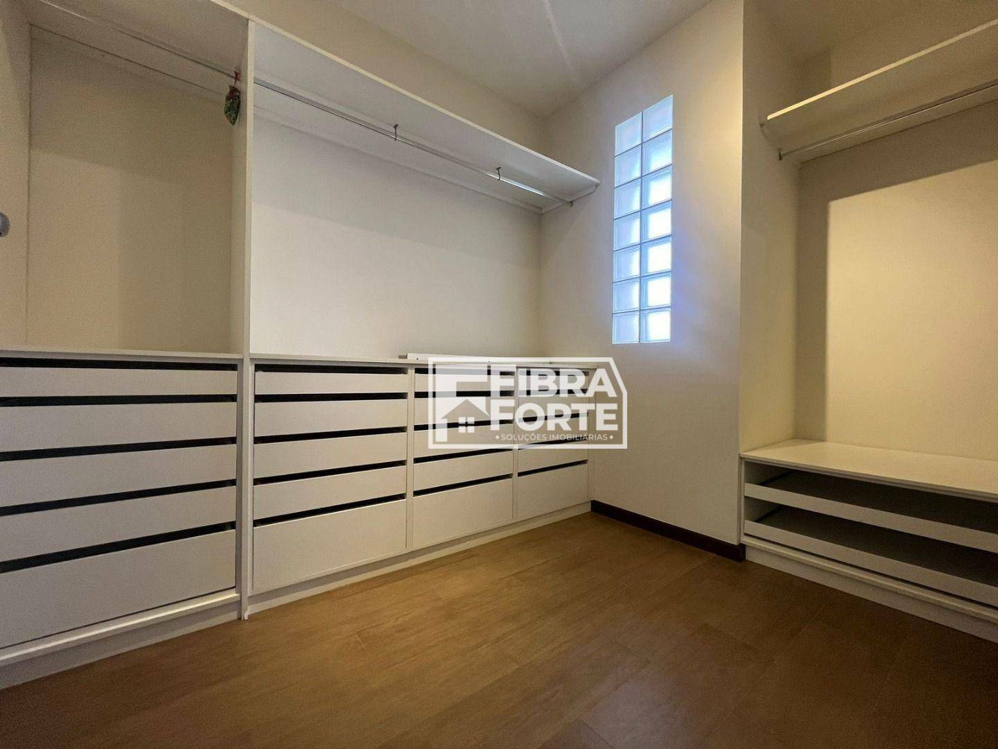 Casa de Condomínio para alugar com 3 quartos, 267m² - Foto 24