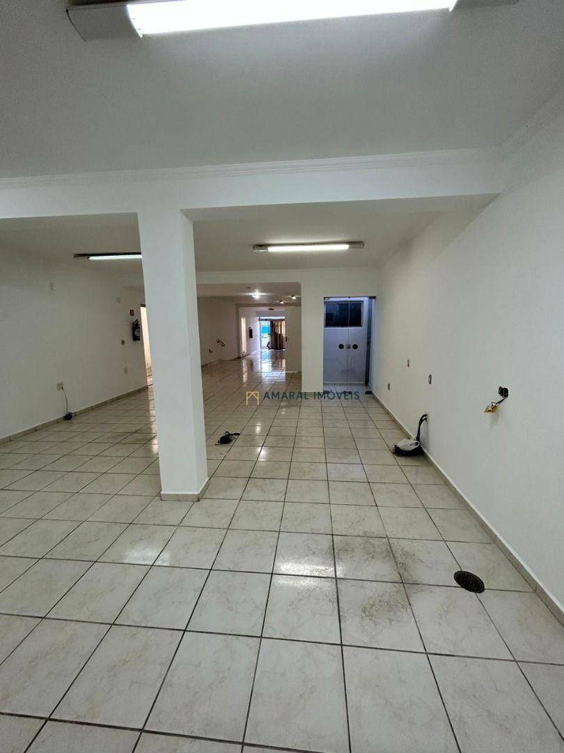 Casa à venda e aluguel com 4 quartos, 416m² - Foto 15