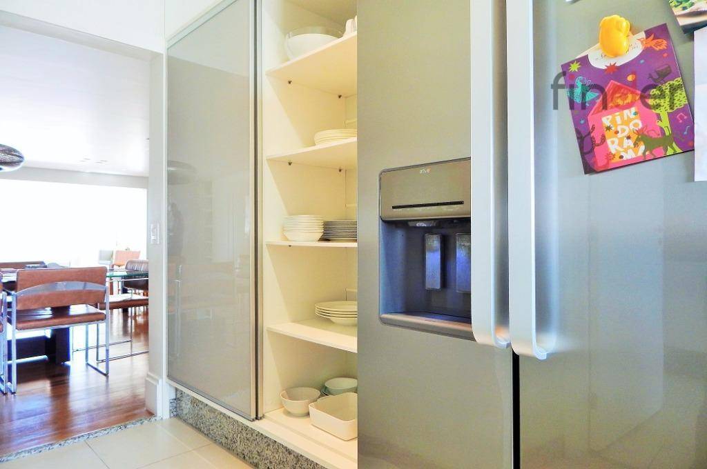 Apartamento à venda com 3 quartos, 166m² - Foto 9