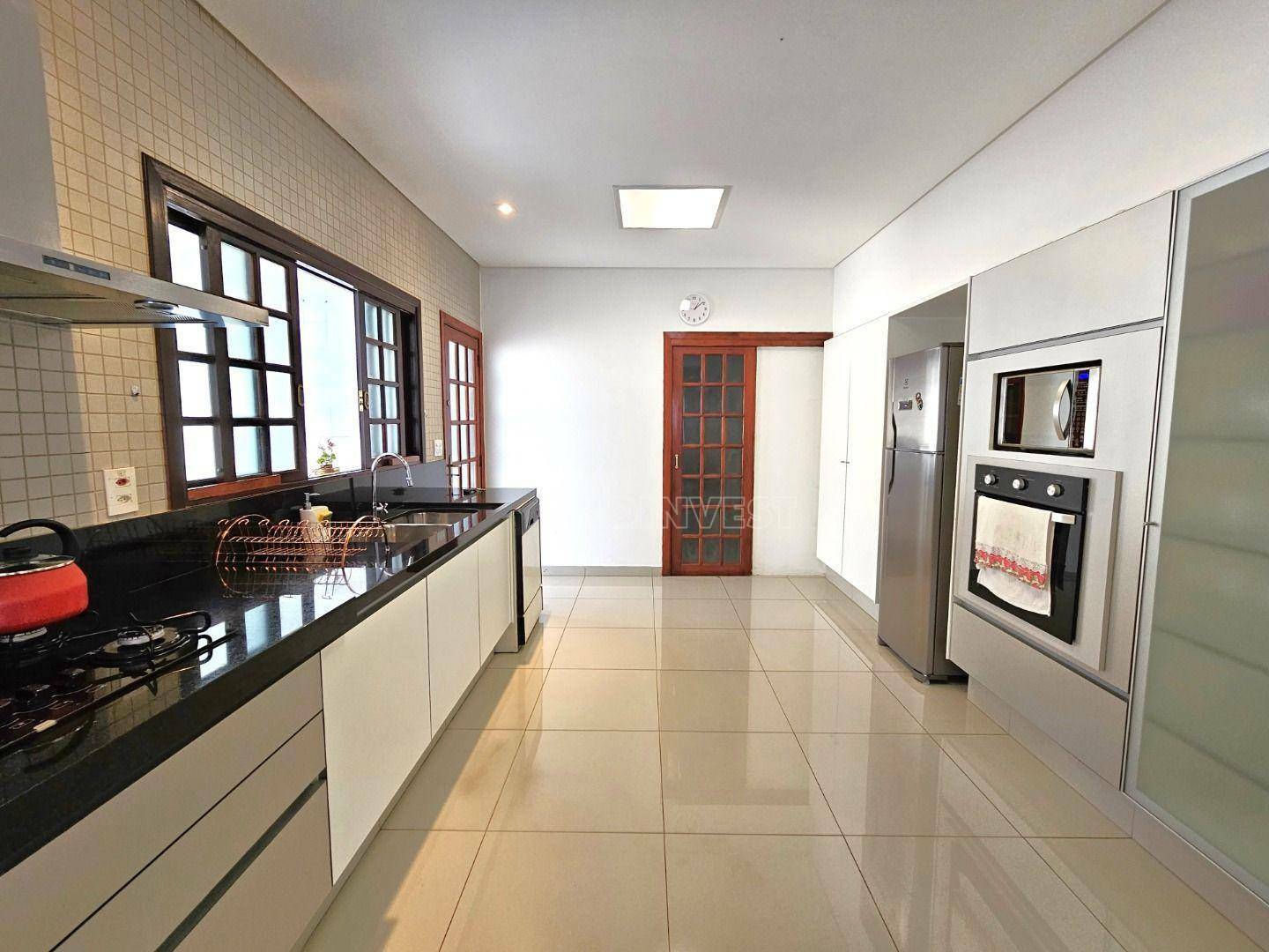 Casa de Condomínio à venda com 4 quartos, 930m² - Foto 17