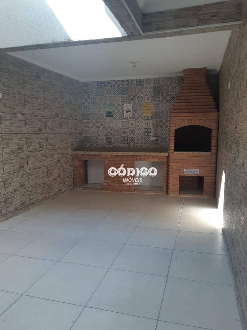 Sobrado à venda com 2 quartos, 180m² - Foto 2