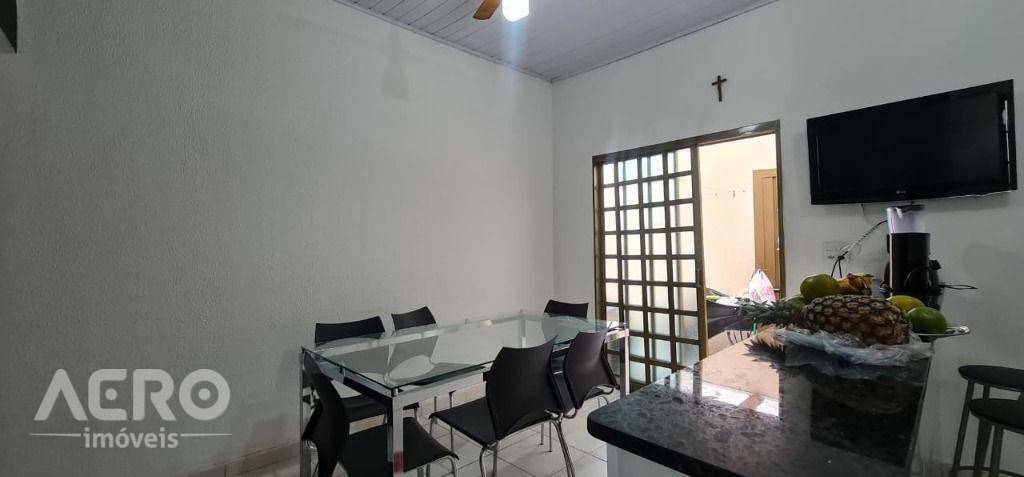 Casa à venda com 4 quartos, 150m² - Foto 3