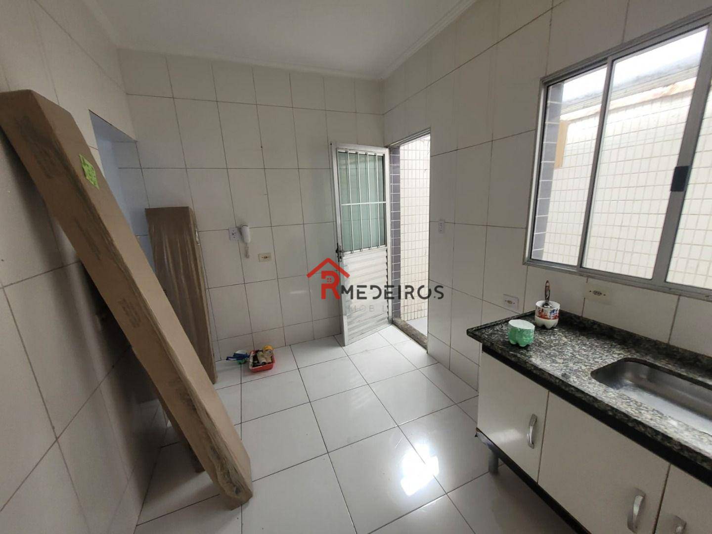 Casa à venda com 2 quartos, 45m² - Foto 4