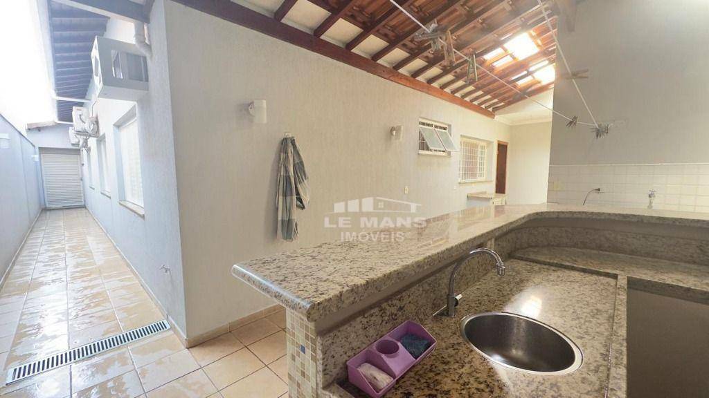 Casa à venda com 3 quartos, 230m² - Foto 31