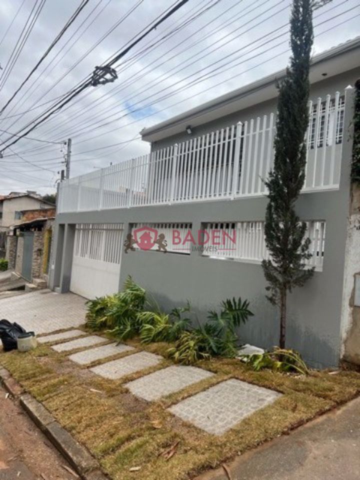 Casa à venda com 4 quartos, 300m² - Foto 2