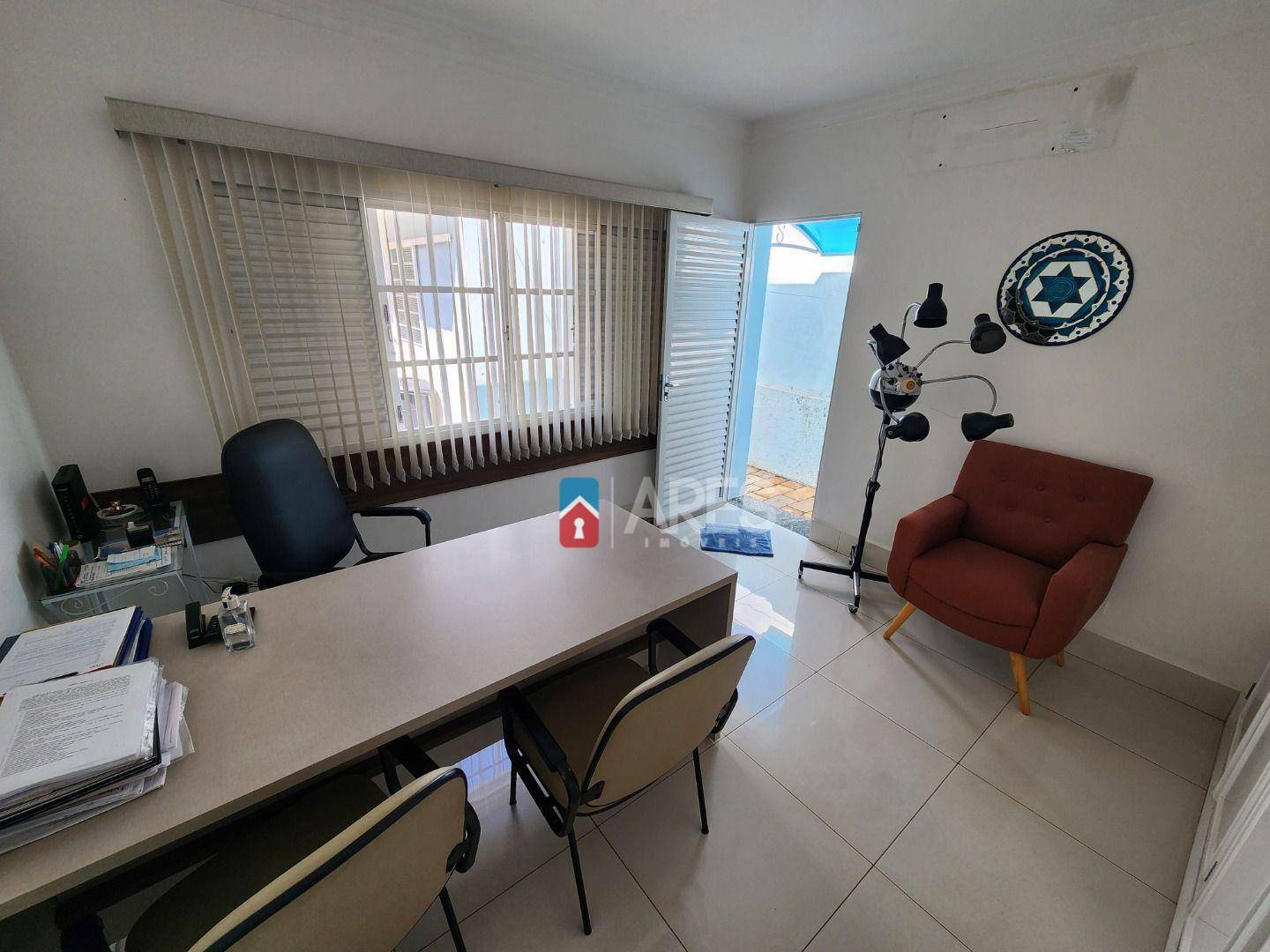 Casa à venda com 3 quartos, 203m² - Foto 9