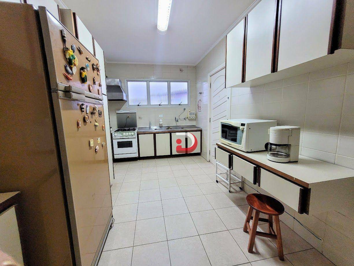 Apartamento para alugar com 3 quartos, 165m² - Foto 18