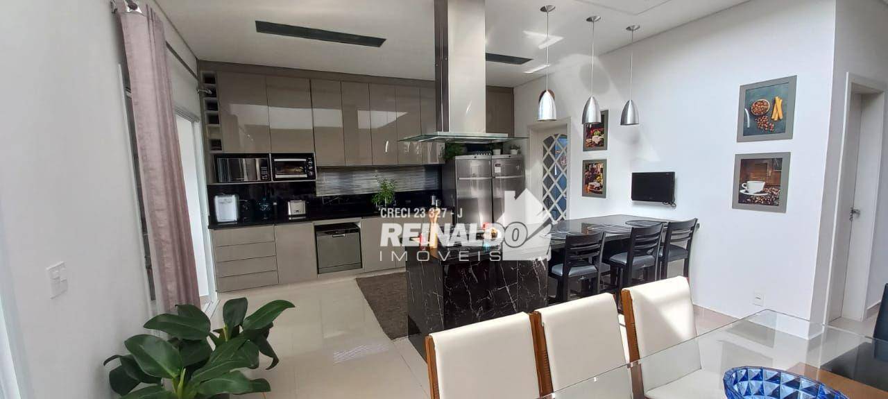 Casa de Condomínio à venda com 2 quartos, 200m² - Foto 2