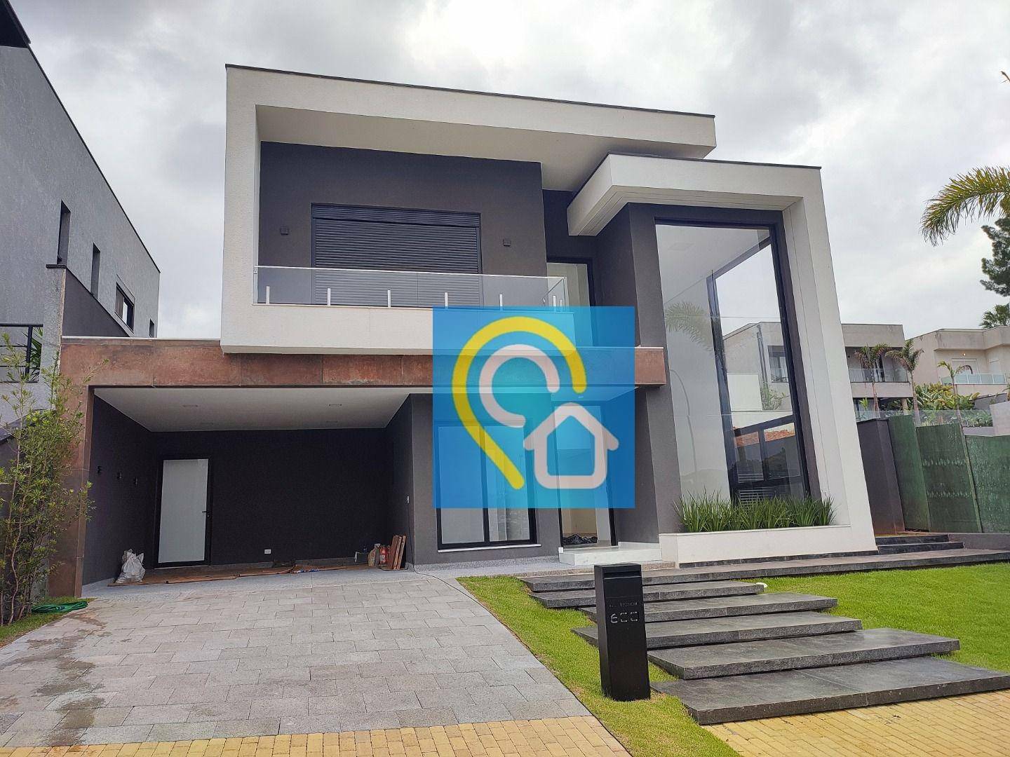 Casa de Condomínio à venda com 4 quartos, 350m² - Foto 2