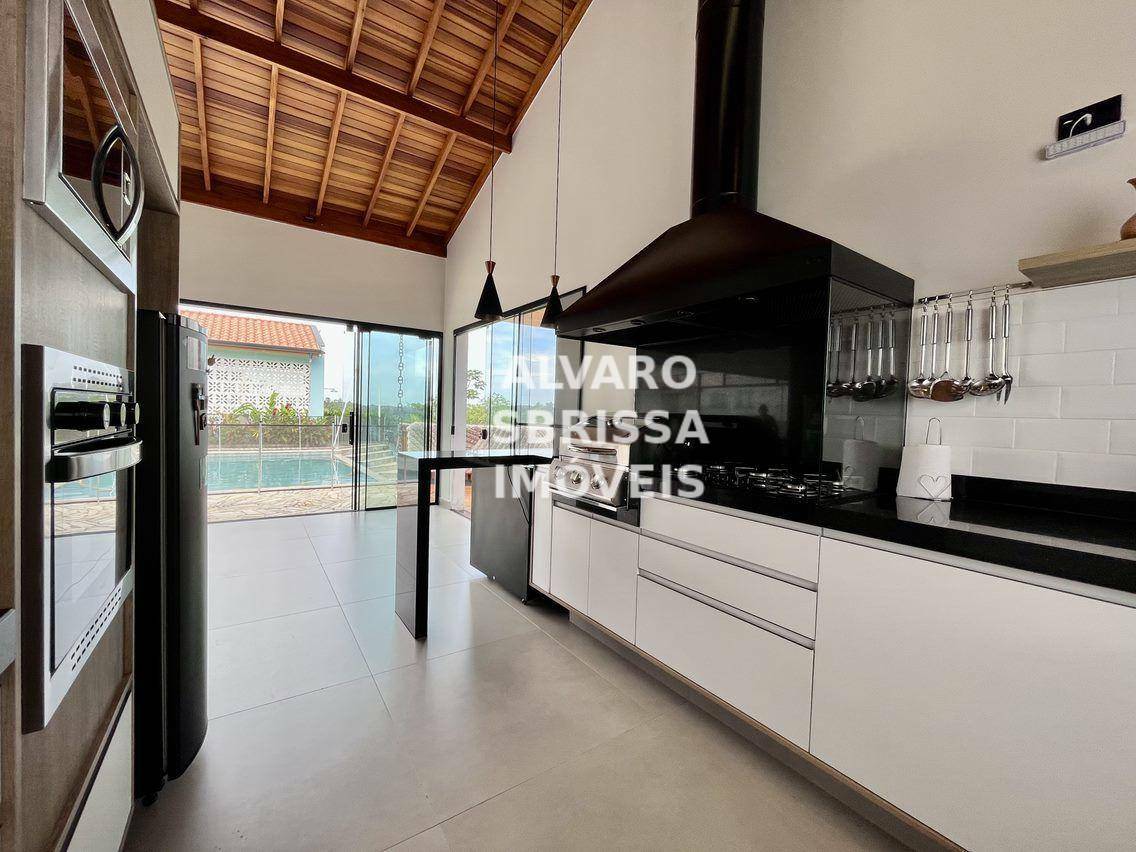 Casa de Condomínio à venda com 3 quartos, 358m² - Foto 2