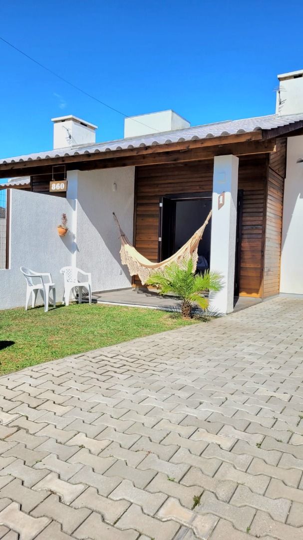 Casa à venda com 2 quartos, 65m² - Foto 1