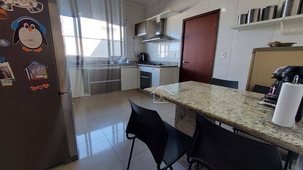 Casa à venda com 3 quartos, 212m² - Foto 7