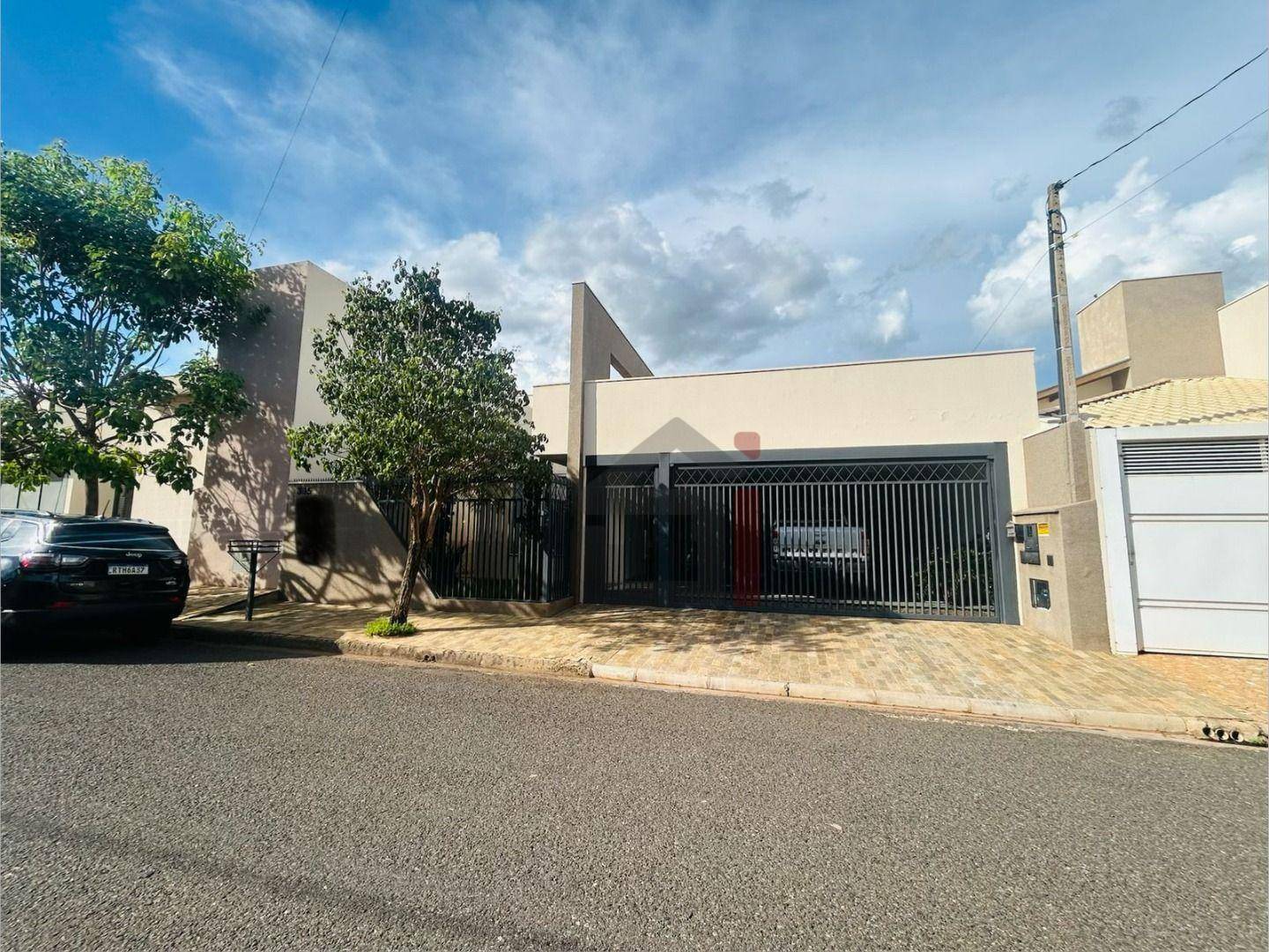 Casa, 3 quartos, 195 m² - Foto 1