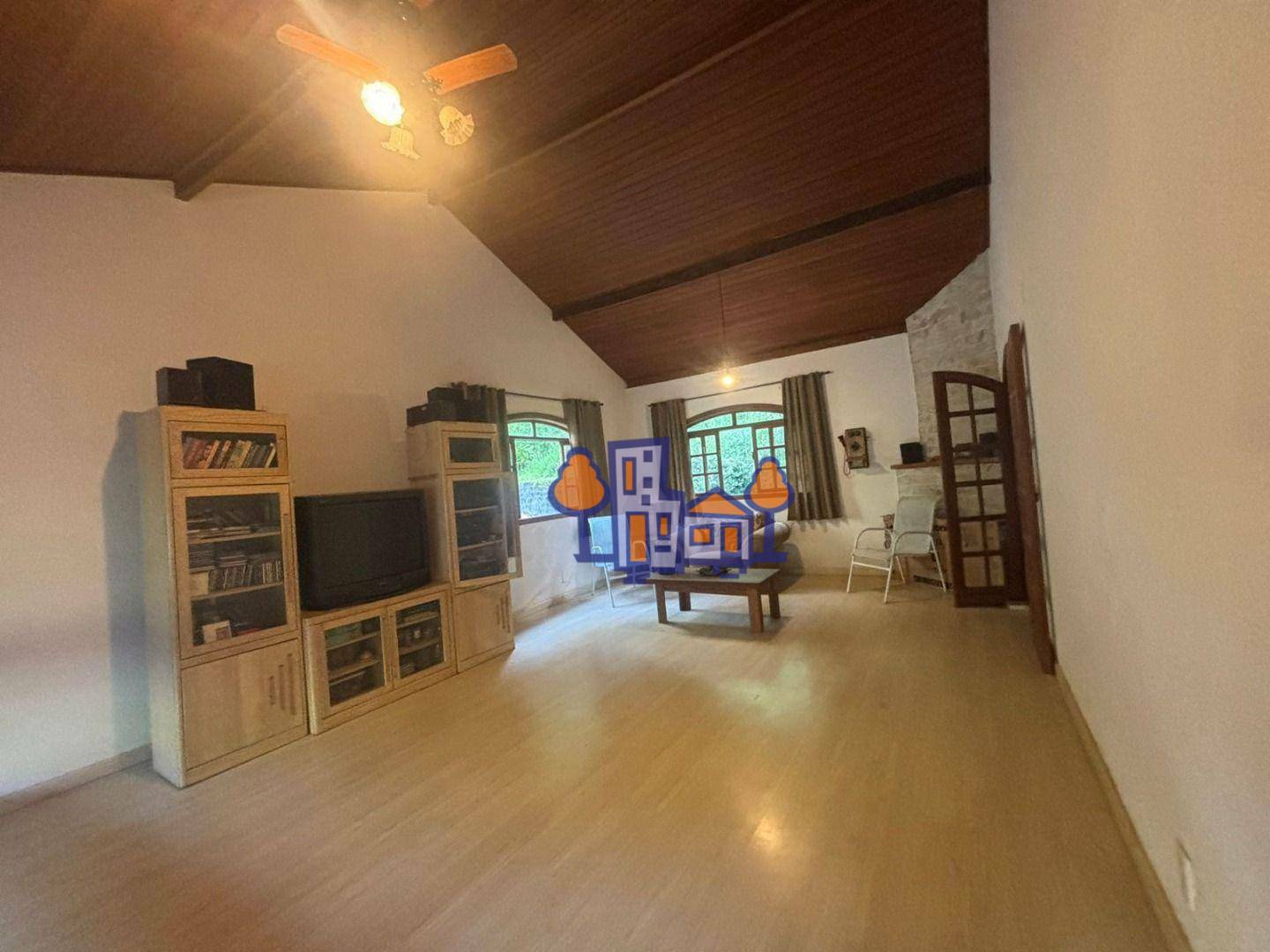 Chácara à venda com 4 quartos, 220m² - Foto 3