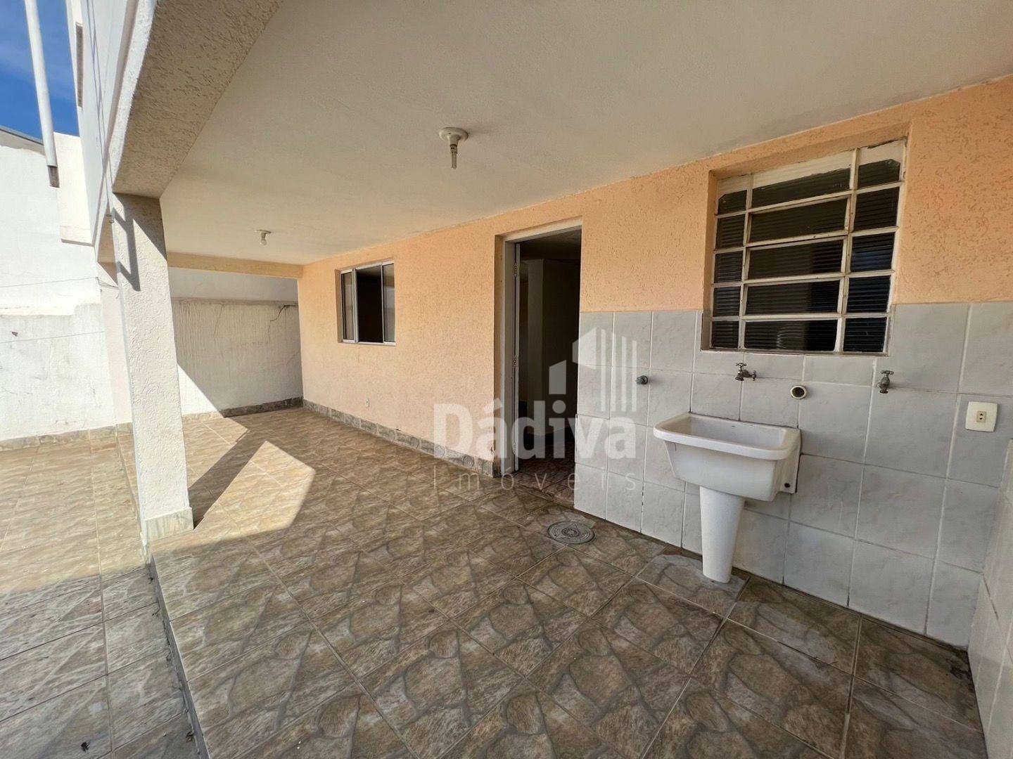 Casa à venda e aluguel com 3 quartos, 230m² - Foto 18