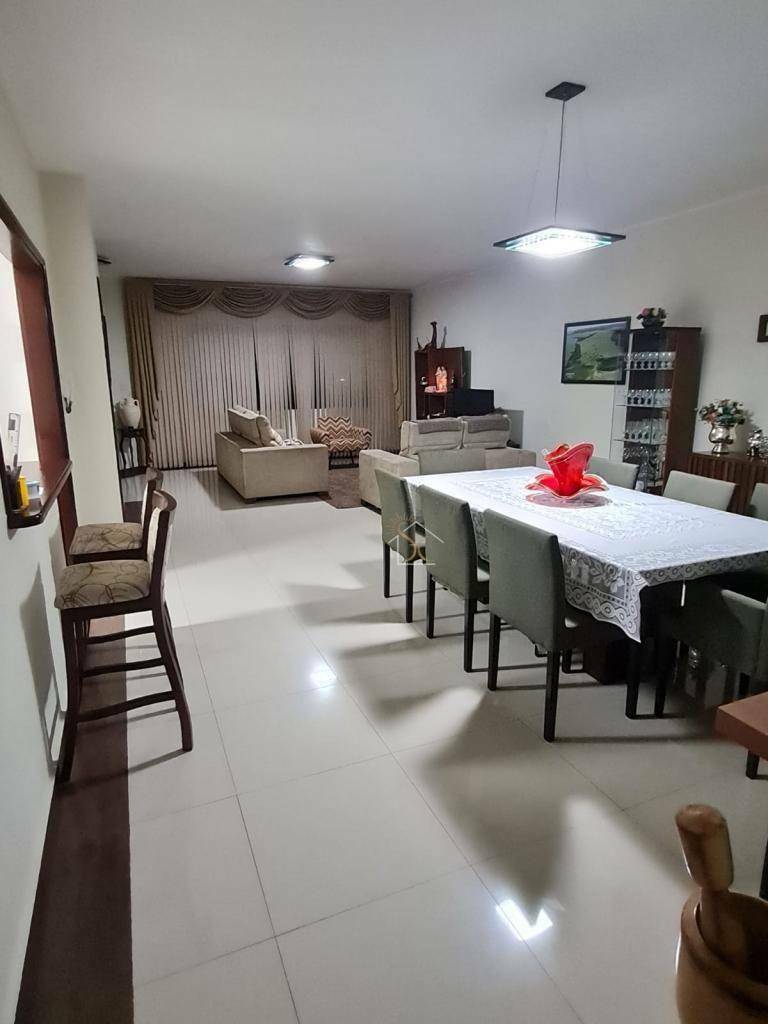 Casa à venda com 3 quartos, 174m² - Foto 3