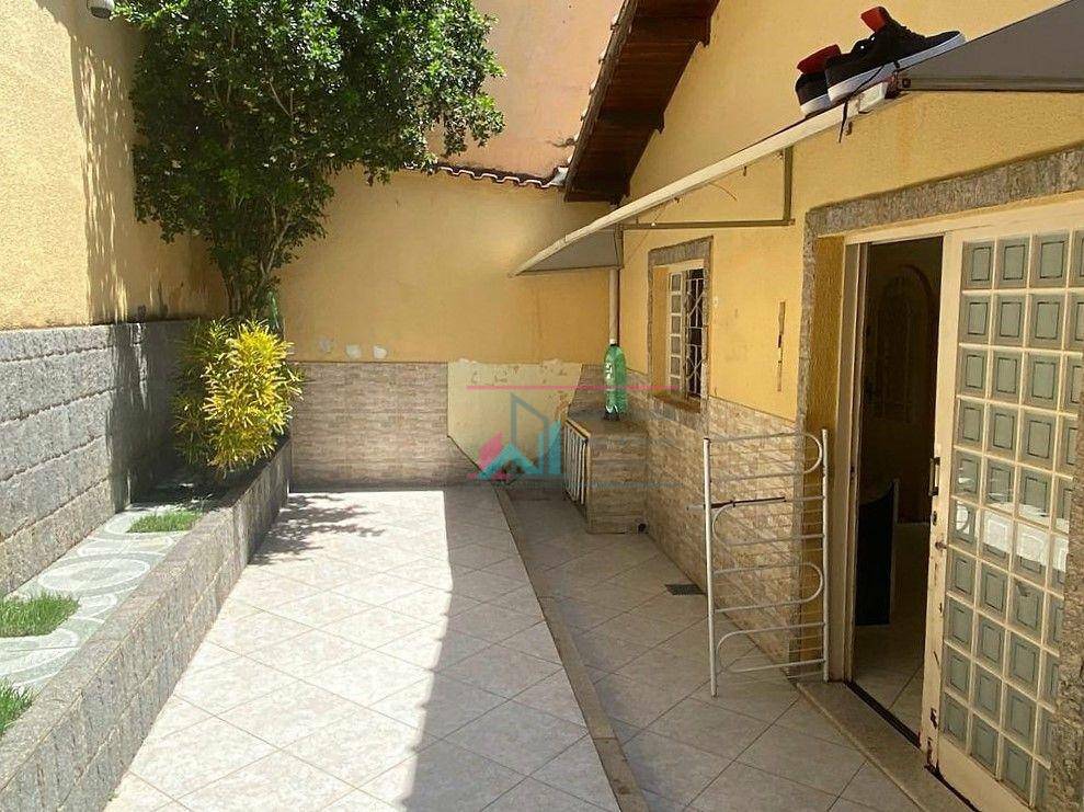 Casa à venda com 4 quartos, 201m² - Foto 18