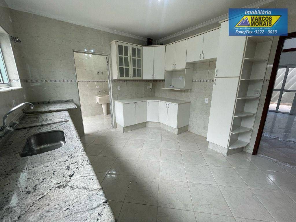 Casa à venda e aluguel com 4 quartos, 375m² - Foto 3