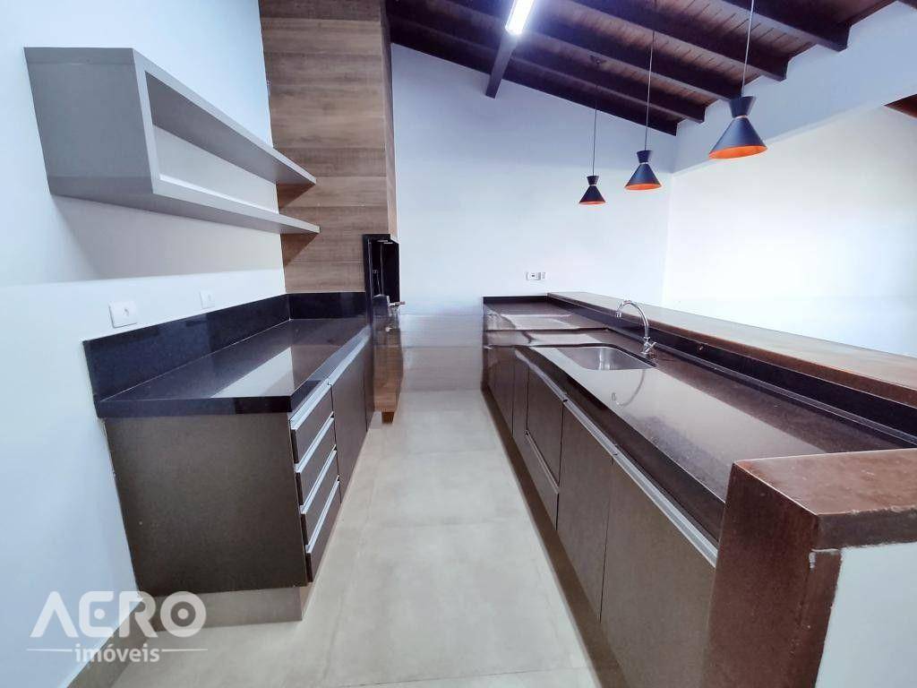 Casa de Condomínio à venda e aluguel com 5 quartos, 400m² - Foto 8