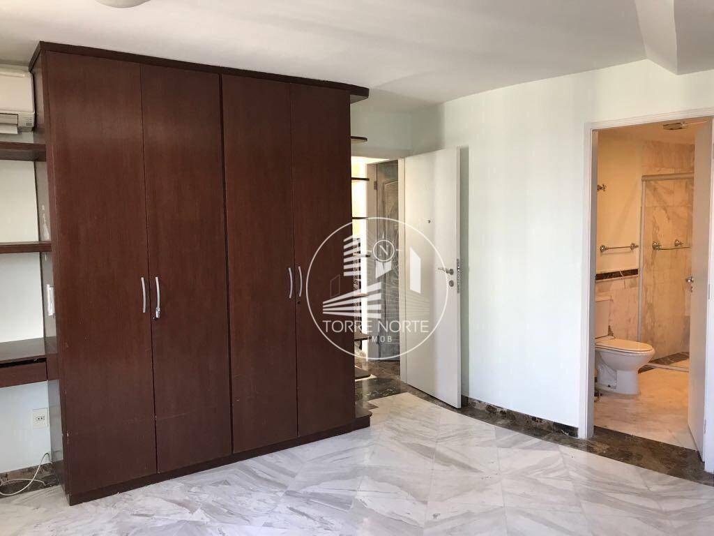 Apartamento para alugar com 3 quartos, 188m² - Foto 11