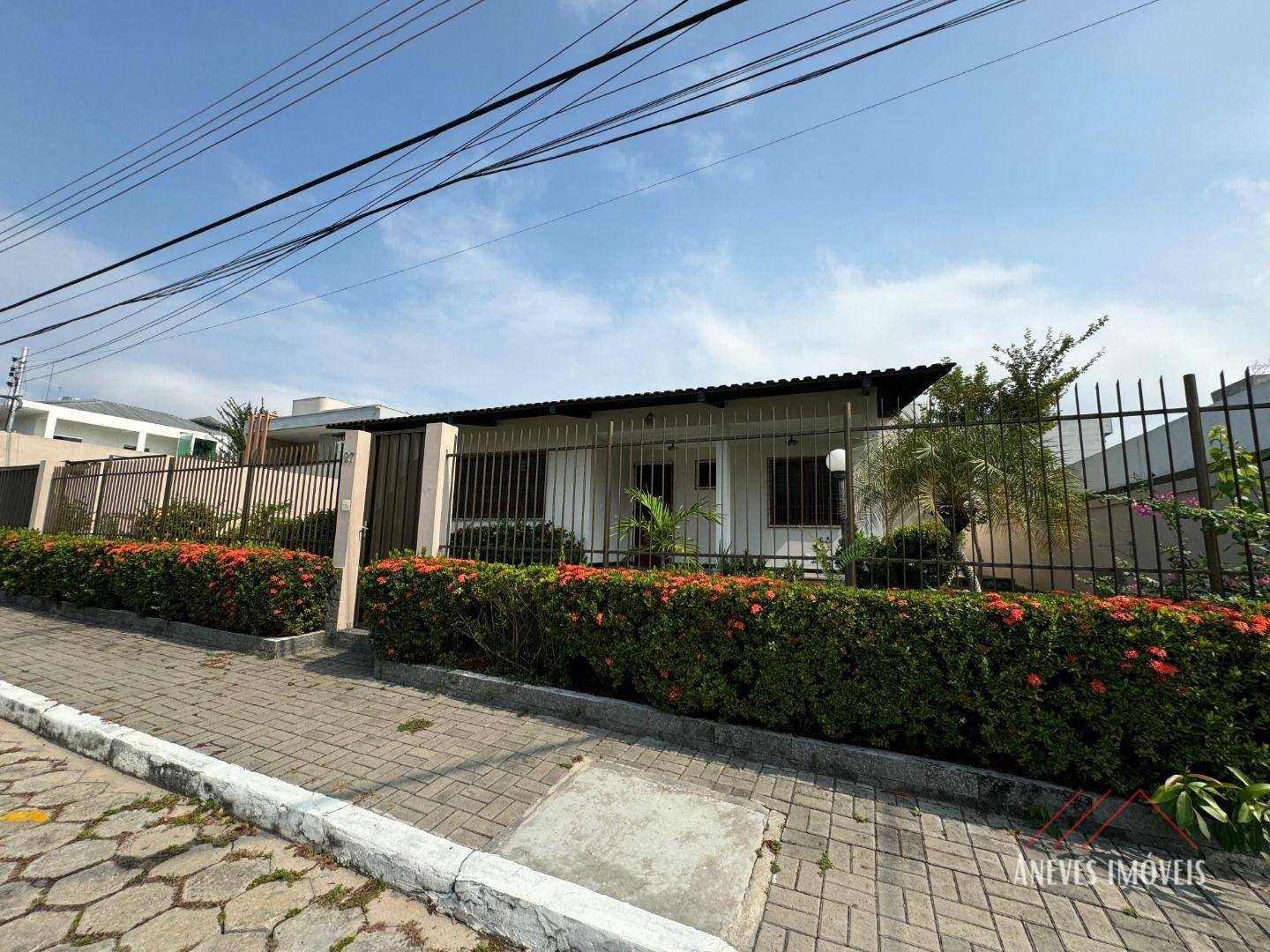 Casa de Condomínio para alugar com 4 quartos, 10m² - Foto 3