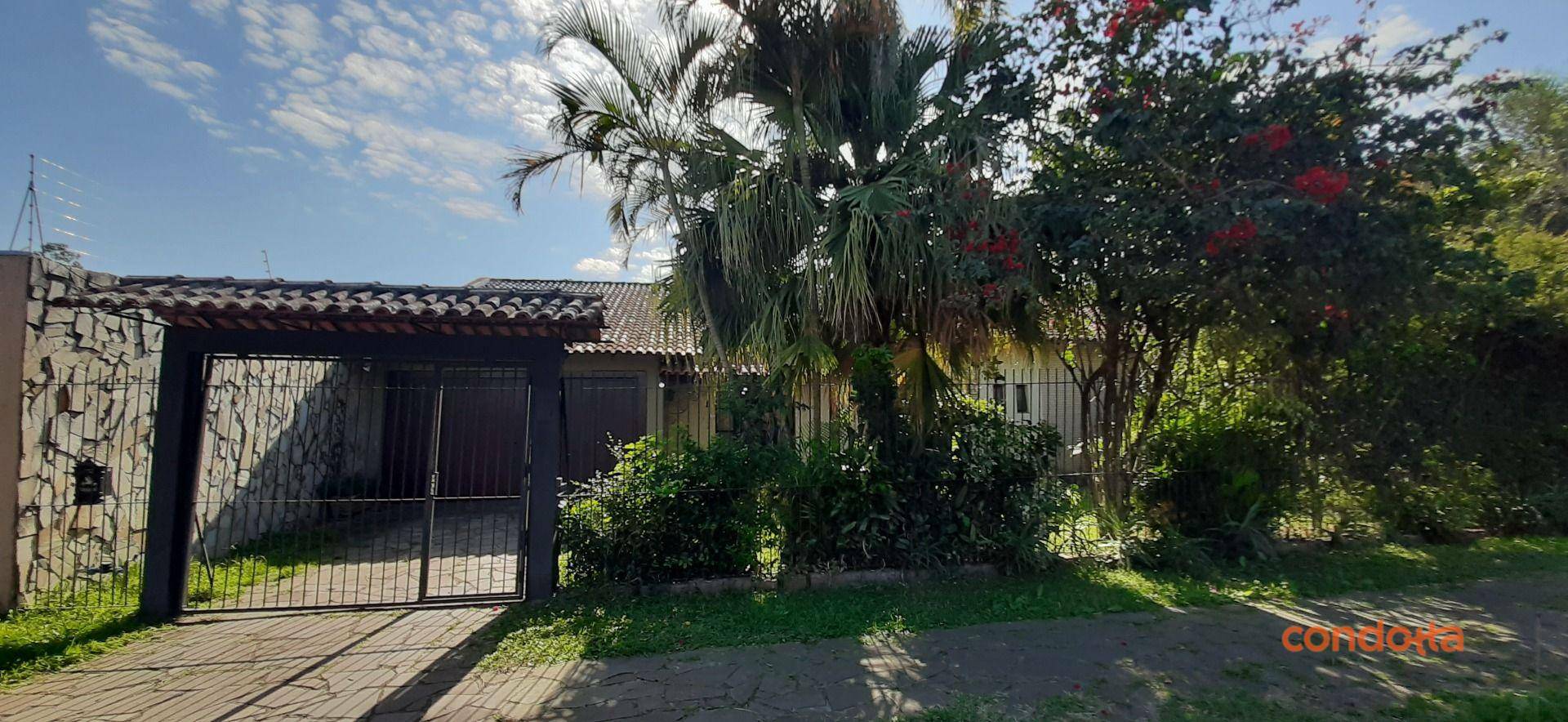 Casa para alugar com 4 quartos, 331m² - Foto 1
