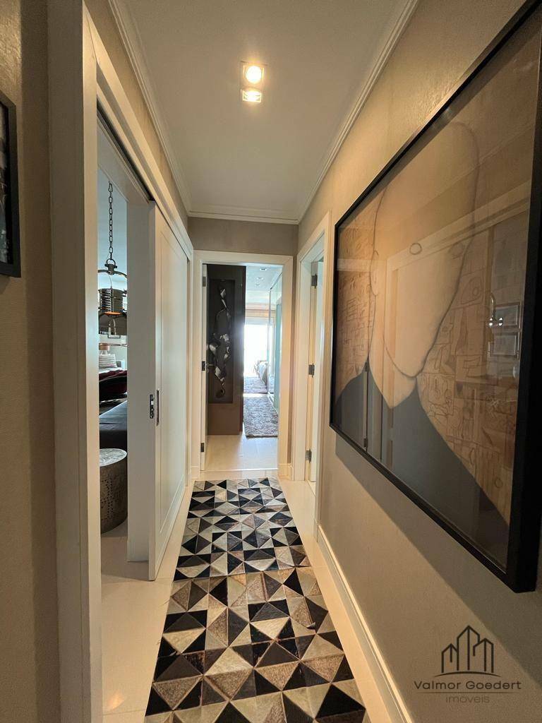 Apartamento à venda com 3 quartos, 185m² - Foto 35