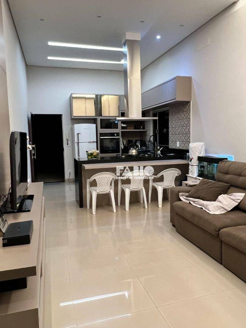 Casa à venda com 2 quartos, 94m² - Foto 4