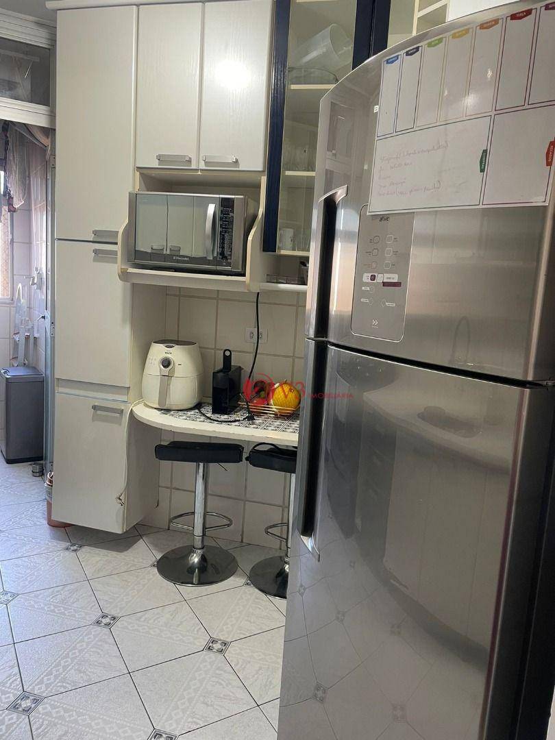 Apartamento à venda com 2 quartos, 70m² - Foto 4