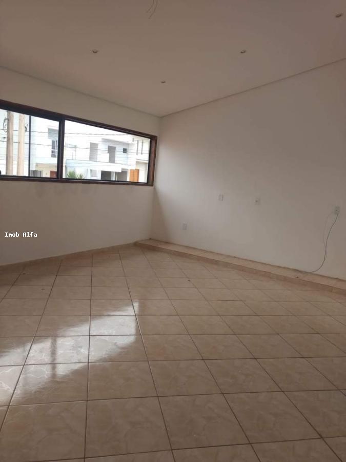 Casa à venda com 3 quartos, 250m² - Foto 1