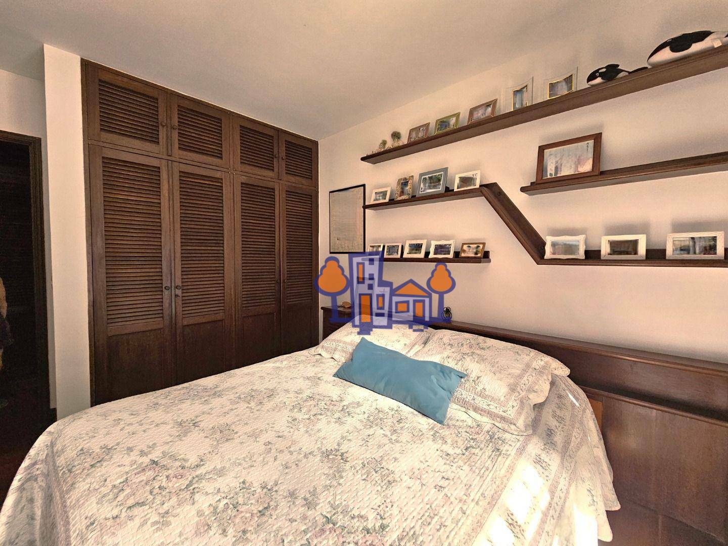 Casa à venda com 4 quartos, 300m² - Foto 19