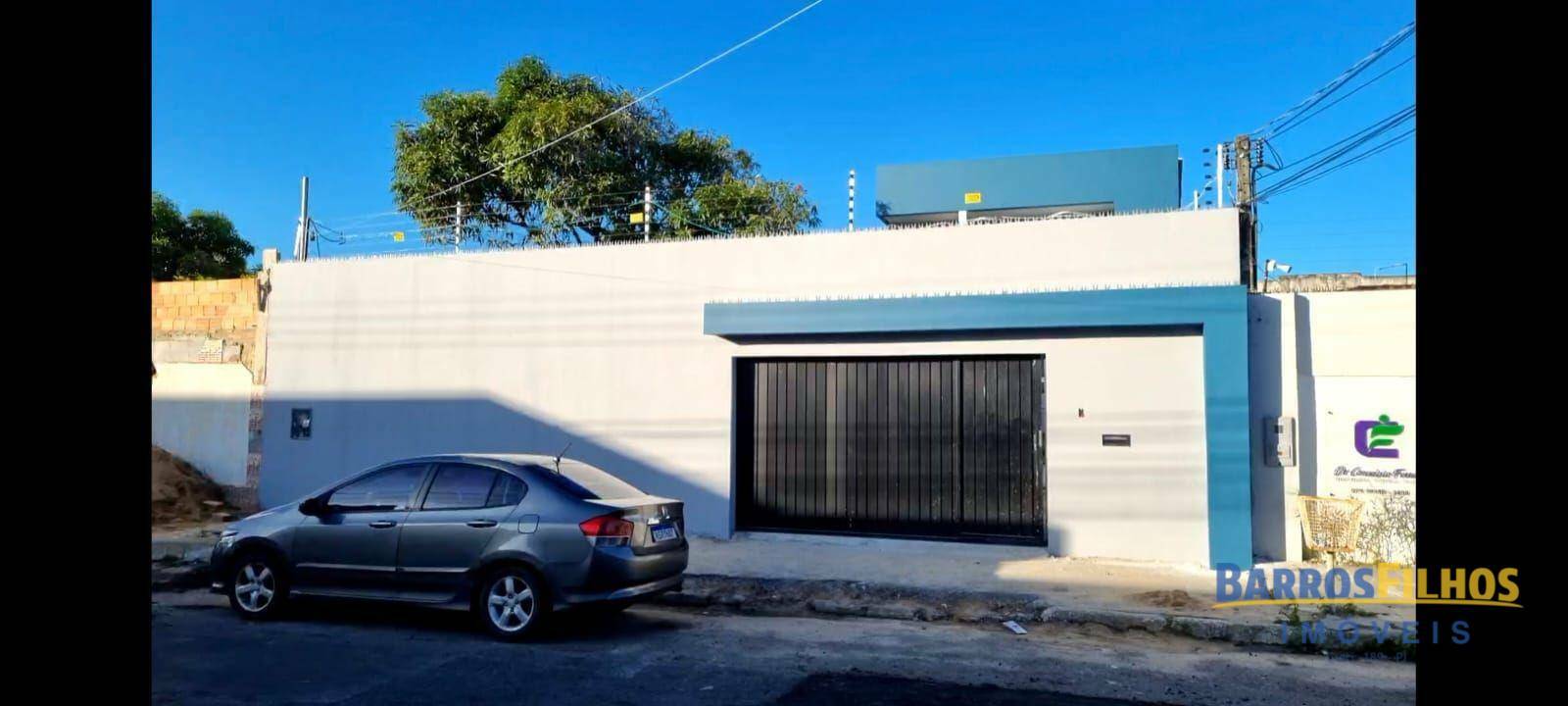 Casa à venda com 3 quartos, 350m² - Foto 1