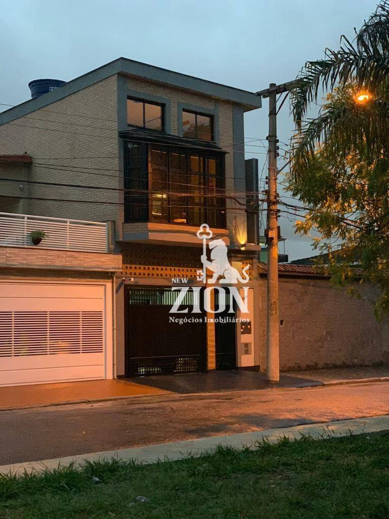 Sobrado à venda com 3 quartos, 230m² - Foto 1