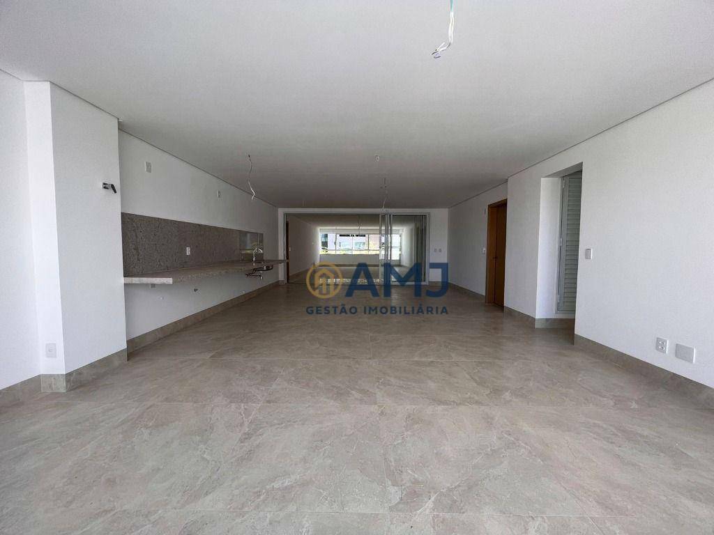 Apartamento à venda com 4 quartos, 256m² - Foto 9