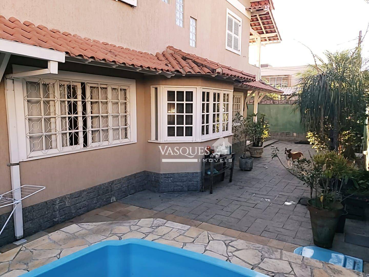 Casa à venda com 4 quartos, 276m² - Foto 2