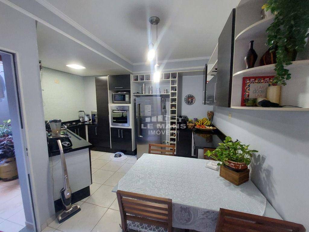 Casa à venda com 2 quartos, 125m² - Foto 9