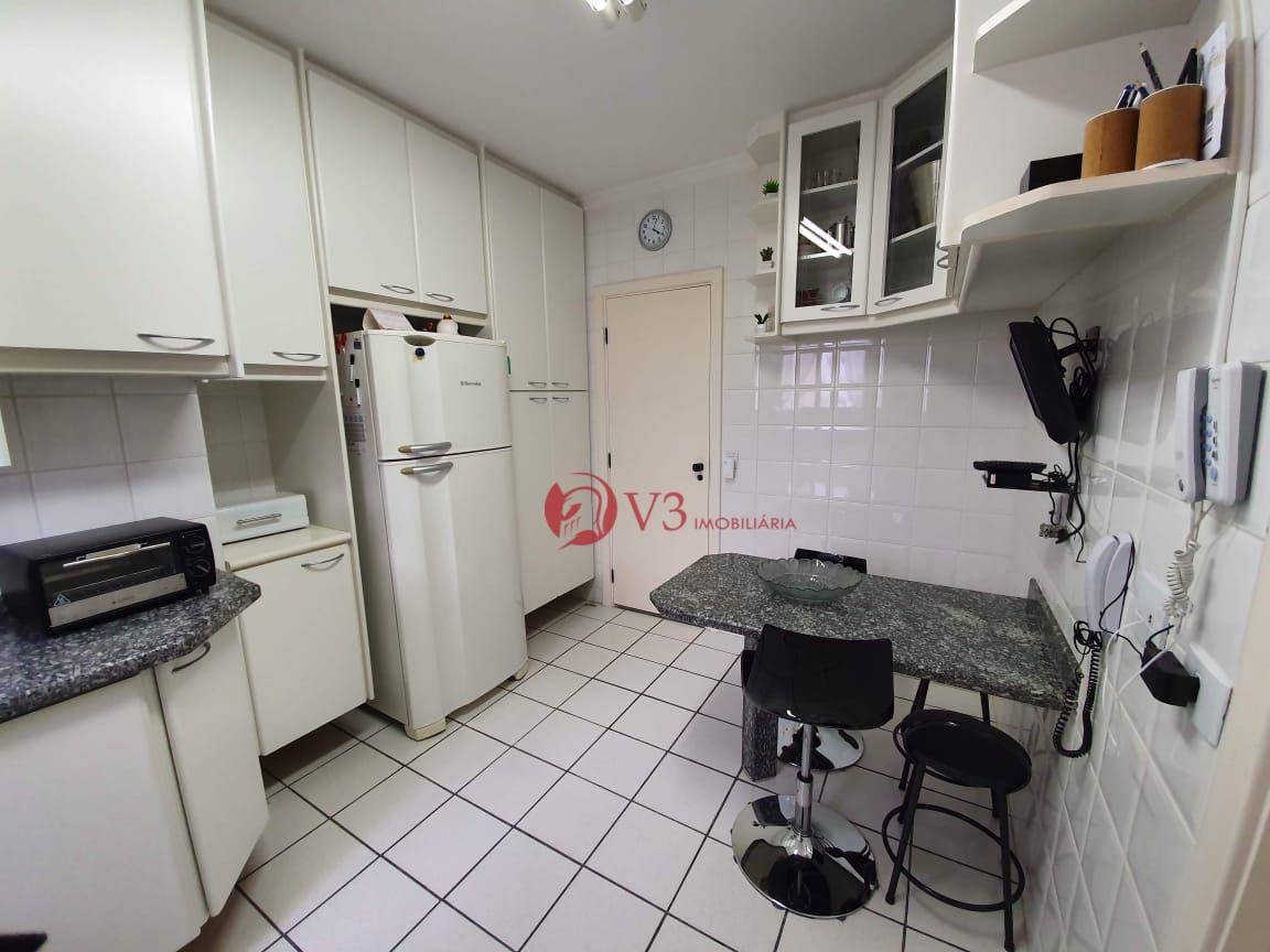 Apartamento à venda com 3 quartos, 137m² - Foto 13