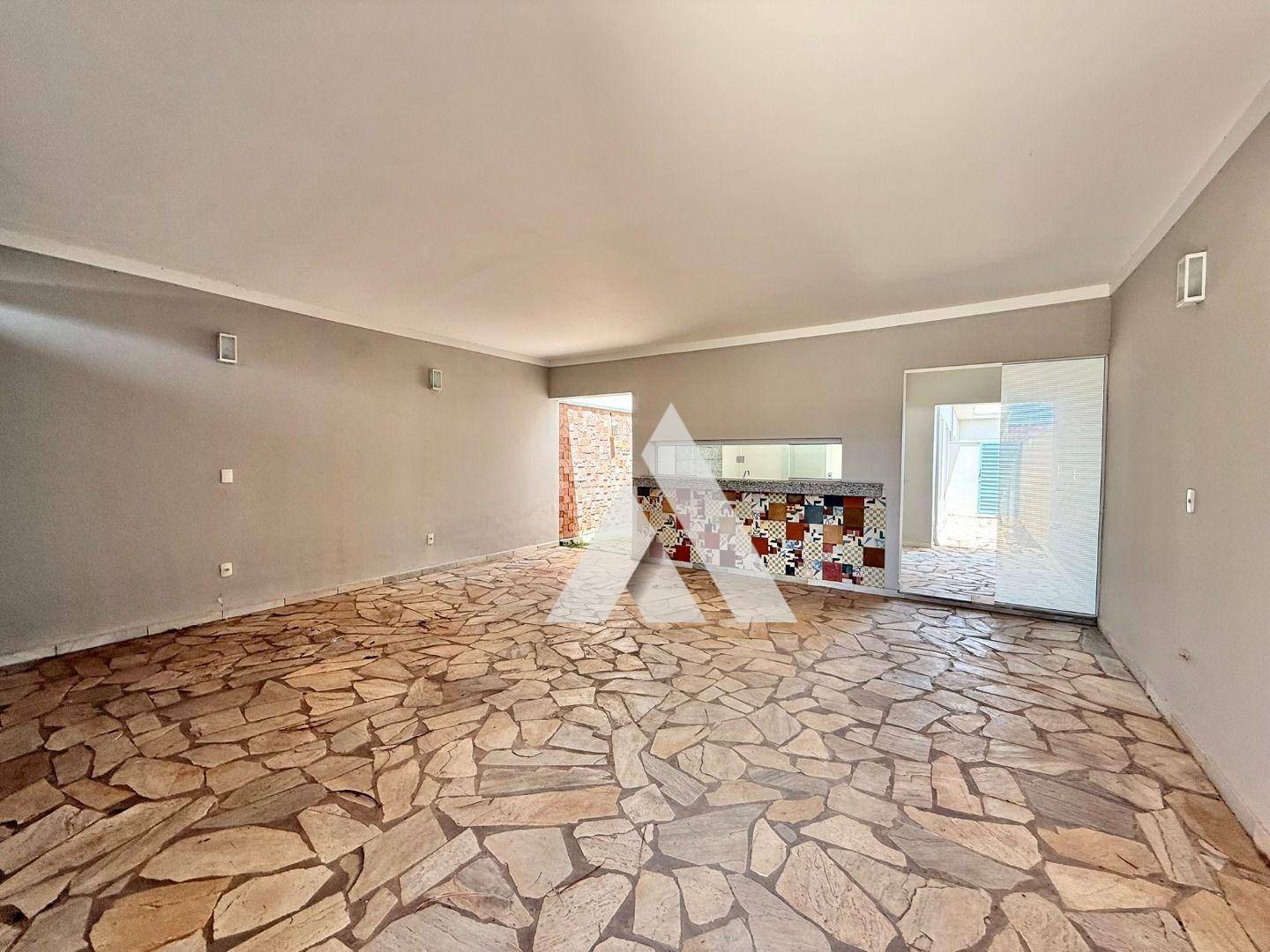 Casa à venda com 3 quartos, 155m² - Foto 1