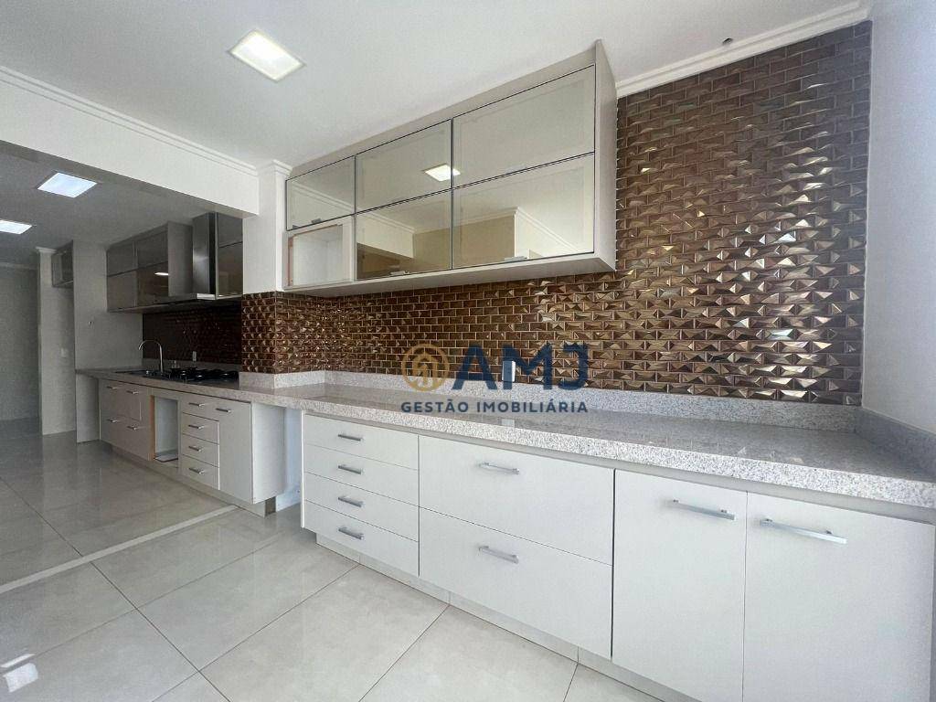 Apartamento à venda com 3 quartos, 141m² - Foto 8